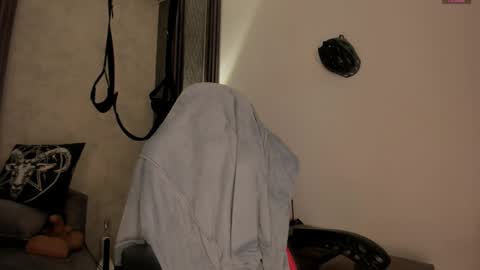 Snapshot of _selene_red chatting on November 29, 2025, 4:32 pm Selene online show from November 29, 2025, 4:32 pm