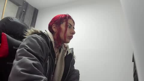 Snapshot of _selene_red chatting on June 4, 2026, 1:11 am Selene online show from June 4, 2026, 1:11 am