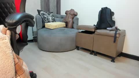 Snapshot of _selene_red chatting on June 11, 2026, 1:49 am Selene online show from June 11, 2026, 1:49 am