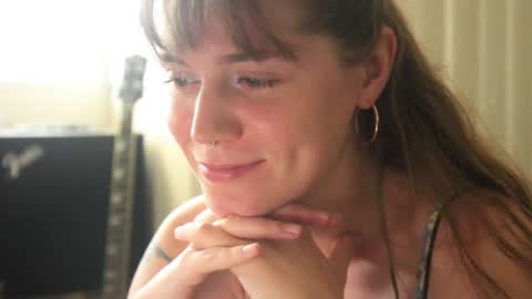 Snapshot of _sensualia_ chatting on December 17, 2024, 1:29 am Lia online show from December 17, 2024, 1:29 am