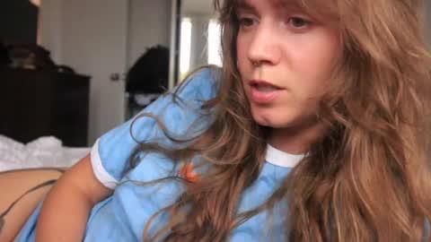 Snapshot of _sensualia_ chatting on January 16, 2025, 7:17 am Lia online show from January 16, 2025, 7:17 am