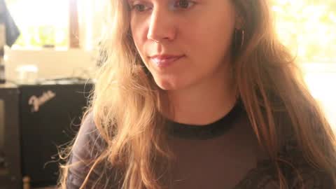 Snapshot of _sensualia_ chatting on January 23, 2025, 10:33 pm Lia online show from January 23, 2025, 10:33 pm