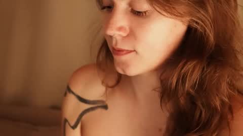 Snapshot of _sensualia_ chatting on September 24, 2025, 7:39 pm Lia online show from September 24, 2025, 7:39 pm