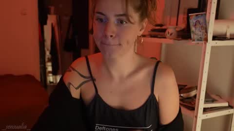 Snapshot of _sensualia_ chatting on October 24, 2025, 7:10 pm Lia online show from October 24, 2025, 7:10 pm