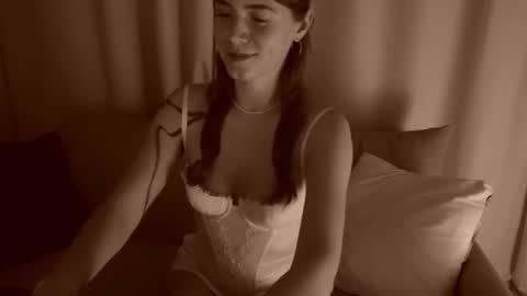 Snapshot of _sensualia_ chatting on November 13, 2025, 8:41 pm Lia online show from November 13, 2025, 8:41 pm
