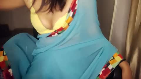 _shalini_0 online show from September 25, 2025, 3:05 pm