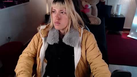 _sharlotte777 online show from February 18, 2025, 1:11 pm