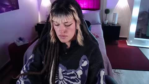 _sharlotte777 online show from March 12, 2025, 5:38 pm