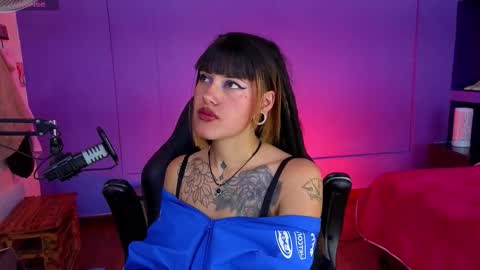 _sharlotte777 online show from October 15, 2025, 3:23 pm