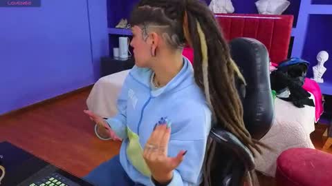 _sharlotte777 online show from November 20, 2025, 2:39 pm