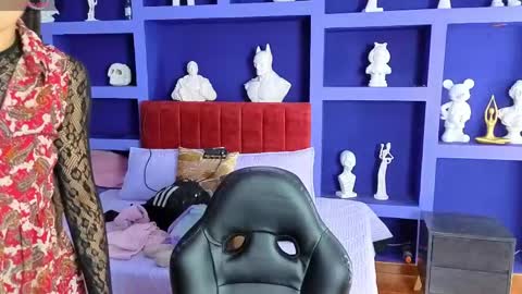 _sharlotte777 online show from April 27, 2026, 1:09 pm
