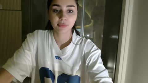 Snapshot of _shynikki chatting on May 3, 2026, 4:40 am _shynikki online show from May 3, 2026, 4:40 am