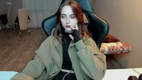 Snapshot of _silverdream chatting on February 4, 2025, 8:28 pm _silverdream online show from February 4, 2025, 8:28 pm