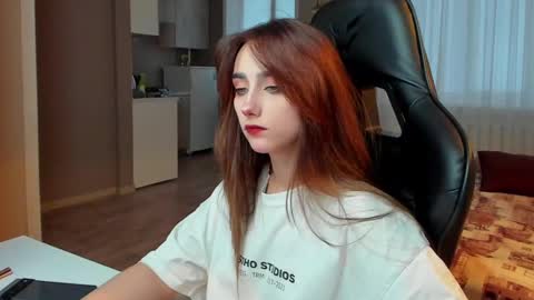 Snapshot of _silverdream chatting on February 11, 2025, 4:44 am _silverdream online show from February 11, 2025, 4:44 am