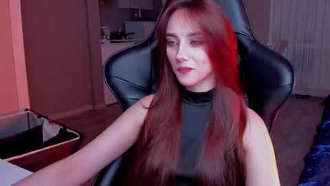 Snapshot of _silverdream chatting on November 16, 2025, 9:42 pm _silverdream online show from November 16, 2025, 9:42 pm