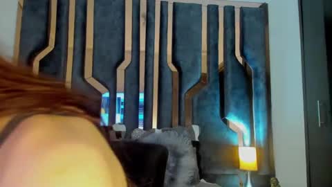 Snapshot of _silvia_vega_ chatting on December 10, 2024, 2:05 am _silvia_vega_ online show from December 10, 2024, 2:05 am