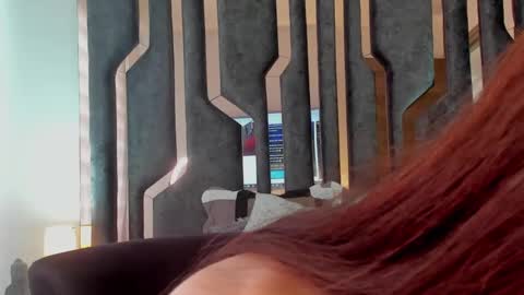 Snapshot of _silvia_vega_ chatting on December 11, 2024, 2:22 pm _silvia_vega_ online show from December 11, 2024, 2:22 pm