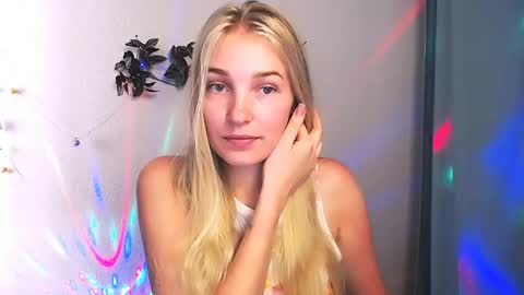 Snapshot of _snow_queen__ chatting on May 15, 2026, 10:55 am Rachel online show from May 15, 2026, 10:55 am