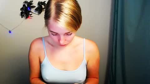 Snapshot of _snow_queen__ chatting on May 16, 2026, 10:36 am Rachel online show from May 16, 2026, 10:36 am