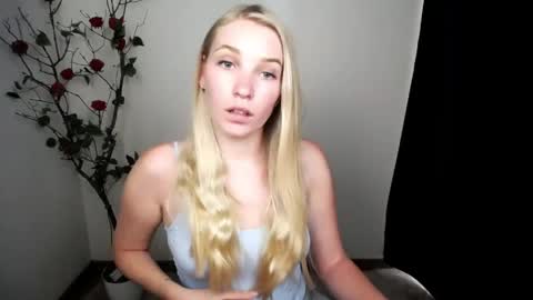 Snapshot of _snow_queen__ chatting on May 18, 2026, 1:06 pm Rachel online show from May 18, 2026, 1:06 pm