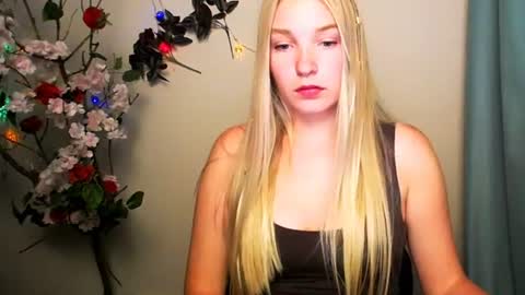 Snapshot of _snow_queen__ chatting on June 10, 2026, 7:24 pm Rachel online show from June 10, 2026, 7:24 pm