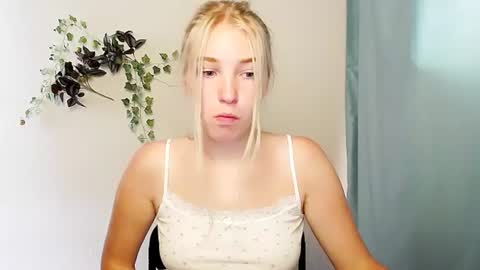Snapshot of _snow_queen__ chatting on June 14, 2026, 9:55 am Rachel online show from June 14, 2026, 9:55 am