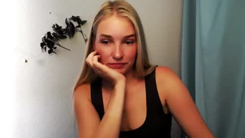 Snapshot of _snow_queen__ chatting on June 18, 2026, 1:59 pm Rachel online show from June 18, 2026, 1:59 pm
