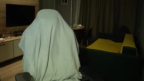 OLIVERpvt is open online show from February 18, 2026, 5:09 pm