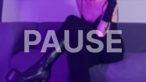 Snapshot of _swaa chatting on November 11, 2025, 12:49 pm Ann online show from November 11, 2025, 12:49 pm