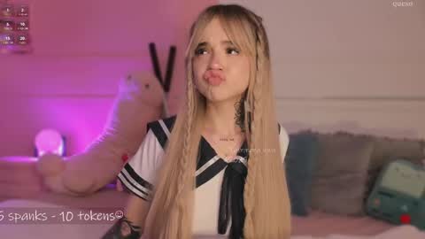 _tammarra_ online show from February 19, 2025, 12:44 pm