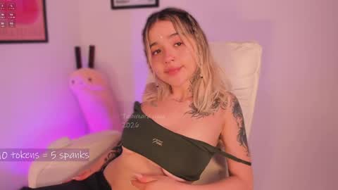 _tammarra_ online show from April 25, 2026, 10:18 pm