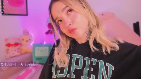 _tammarra_ online show from May 29, 2026, 9:13 pm
