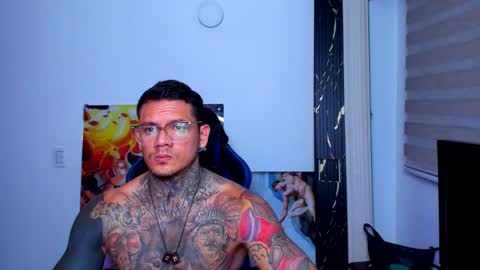 Snapshot of _thadeo_ chatting on October 14, 2025, 12:44 am ThadeoWolf online show from October 14, 2025, 12:44 am