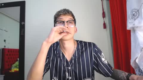 Snapshot of _thomas_hot_ chatting on December 17, 2024, 10:22 pm Thomas online show from December 17, 2024, 10:22 pm