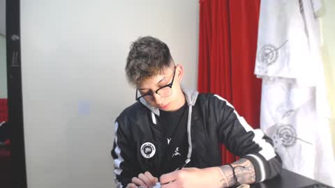 Snapshot of _thomas_hot_ chatting on January 3, 2025, 5:42 pm Thomas online show from January 3, 2025, 5:42 pm