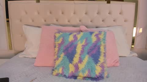 Rousse  online show from November 27, 2025, 7:27 pm