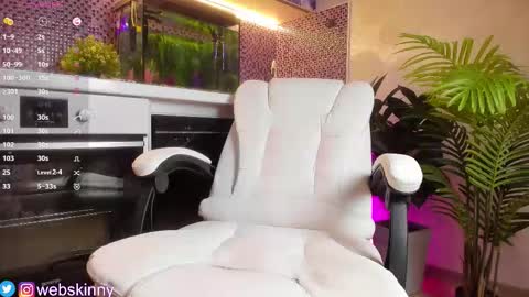 Snapshot of _top_skinny chatting on September 17, 2025, 3:30 am Julia online show from September 17, 2025, 3:30 am