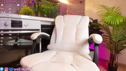 Snapshot of _top_skinny chatting on September 26, 2025, 3:32 am Julia online show from September 26, 2025, 3:32 am