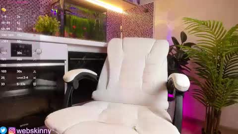 Snapshot of _top_skinny chatting on November 22, 2025, 3:11 pm Julia online show from November 22, 2025, 3:11 pm