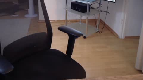 Snapshot of _trythis_ chatting on December 5, 2024, 10:23 am _trythis_ online show from December 5, 2024, 10:23 am