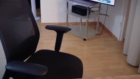 Snapshot of _trythis_ chatting on December 6, 2024, 12:23 am _trythis_ online show from December 6, 2024, 12:23 am