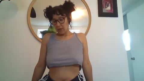 _tutti_frutti_ online show from June 2, 2026, 9:17 pm