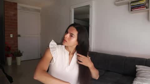 Anastasia Vahos online show from May 25, 2026, 5:19 pm
