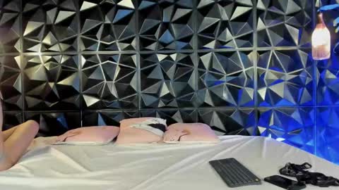 Snapshot of _valentina_69 chatting on January 8, 2025, 3:51 am _valentina_69 online show from January 8, 2025, 3:51 am