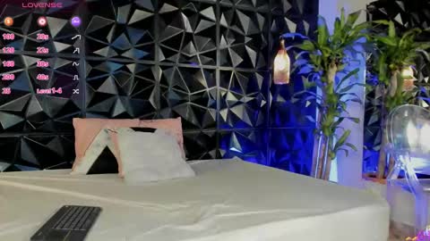 Snapshot of _valentina_69 chatting on January 11, 2025, 12:33 am _valentina_69 online show from January 11, 2025, 12:33 am