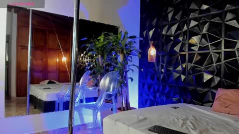 Snapshot of _valentina_69 chatting on January 24, 2025, 3:43 am _valentina_69 online show from January 24, 2025, 3:43 am