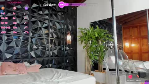 Snapshot of _valentina_69 chatting on February 7, 2025, 12:53 am _valentina_69 online show from February 7, 2025, 12:53 am