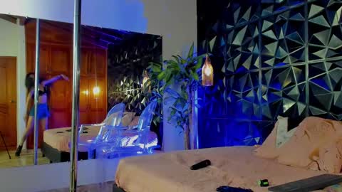 Snapshot of _valentina_69 chatting on March 1, 2025, 12:17 am _valentina_69 online show from March 1, 2025, 12:17 am