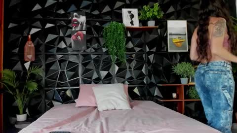 Snapshot of _valentina_69 chatting on October 23, 2025, 2:16 pm _valentina_69 online show from October 23, 2025, 2:16 pm