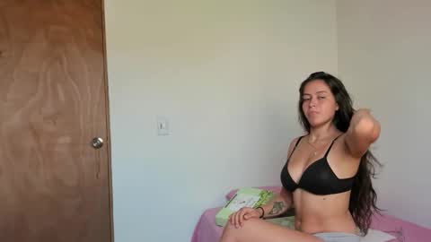 Snapshot of _valentina_69 chatting on November 7, 2025, 4:29 pm _valentina_69 online show from November 7, 2025, 4:29 pm